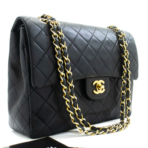 香奈兒經典雙蓋方形鏈條肩背包，黑色羊羔絨