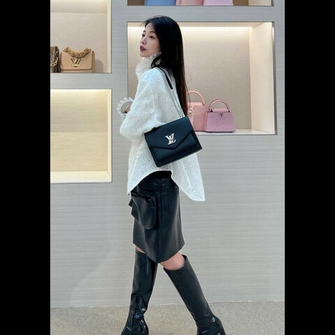 LV Mylockme Chain Pochette小牛皮肩背包 M63471