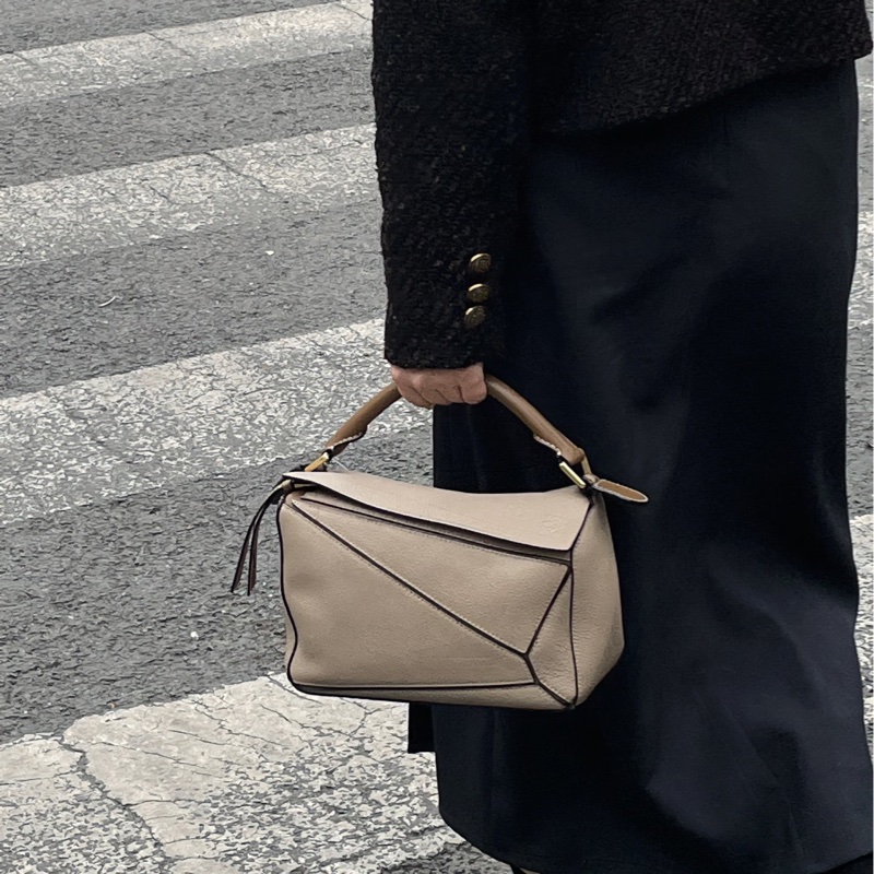 羅易威LOEWE沙色金釦牛皮Puzzle小號手提肩背包-1
