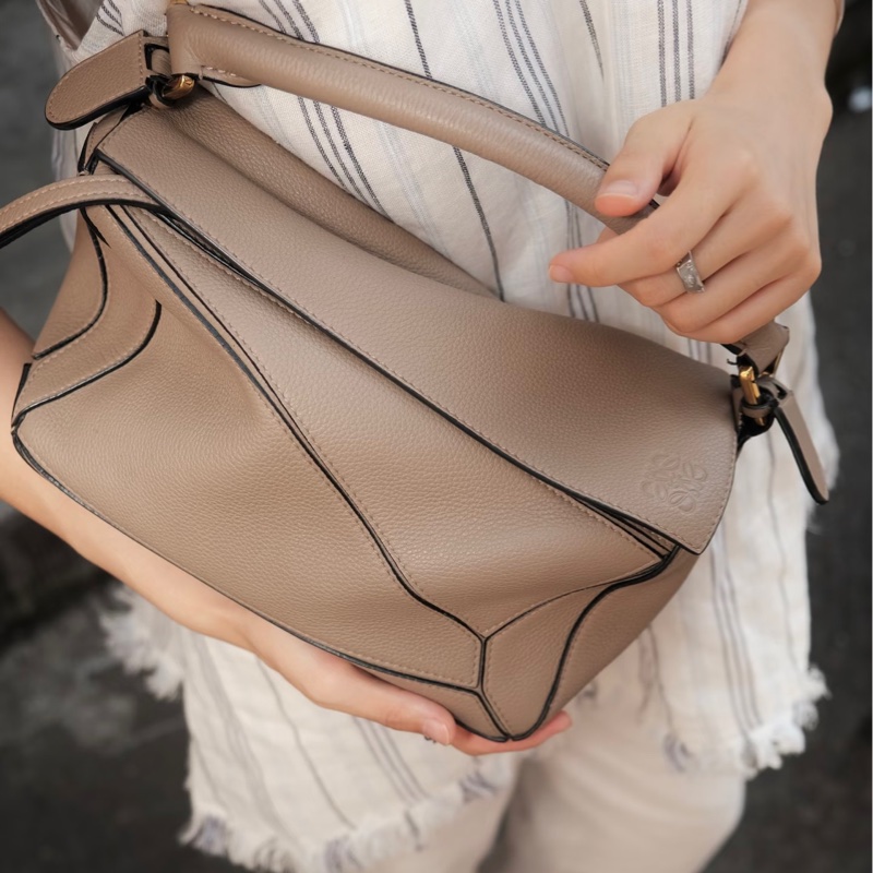 羅易威LOEWE沙色金釦牛皮Puzzle小號手提肩背包-3