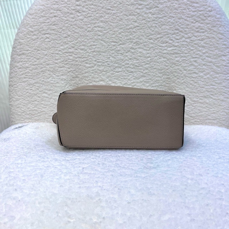 羅易威LOEWE沙色金釦牛皮Puzzle小號手提肩背包-9