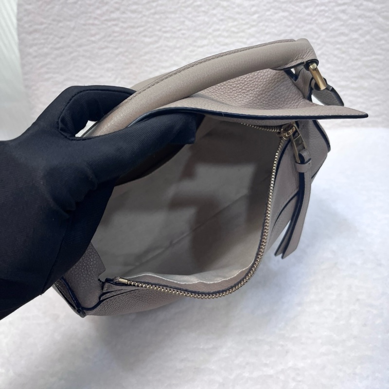 羅易威LOEWE沙色金釦牛皮Puzzle小號手提肩背包-10