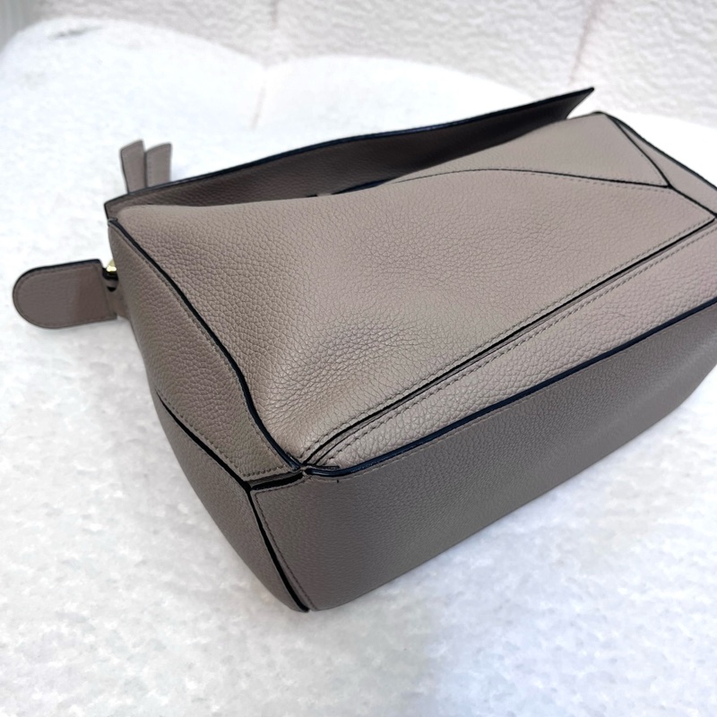 羅易威LOEWE沙色金釦牛皮Puzzle小號手提肩背包-13