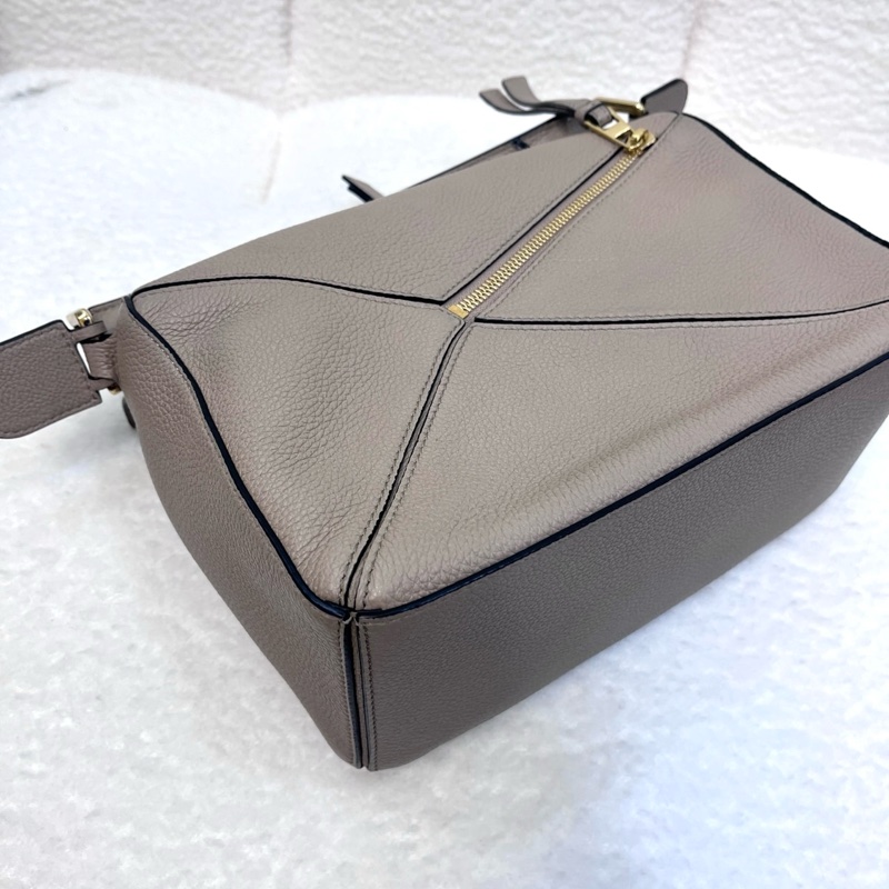 羅易威LOEWE沙色金釦牛皮Puzzle小號手提肩背包-14