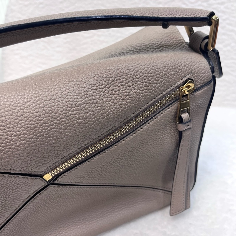 羅易威LOEWE沙色金釦牛皮Puzzle小號手提肩背包-17