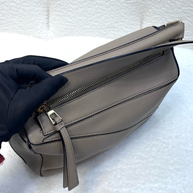 羅易威LOEWE沙色金釦牛皮Puzzle小號手提肩背包-18