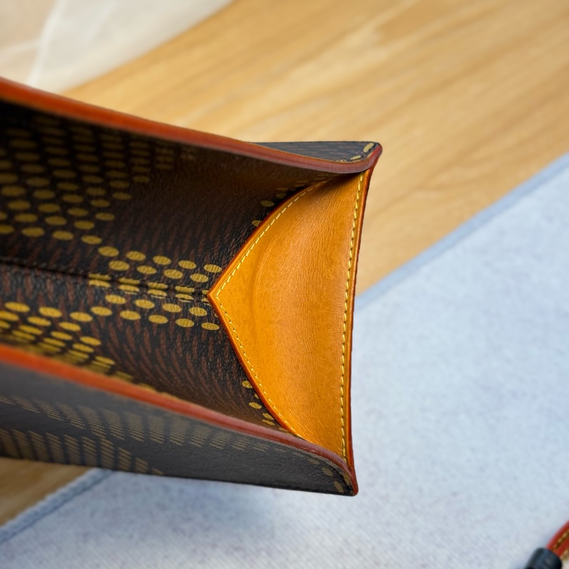 LV Nigo 限量聯名 琴譜托特斜背包-11