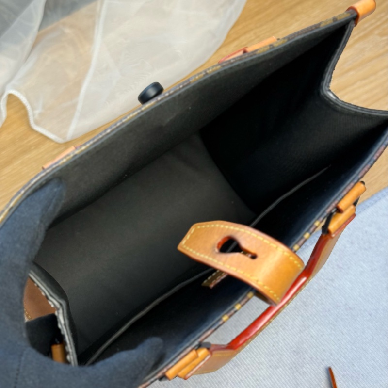 LV Nigo 限量聯名 琴譜托特斜背包-20