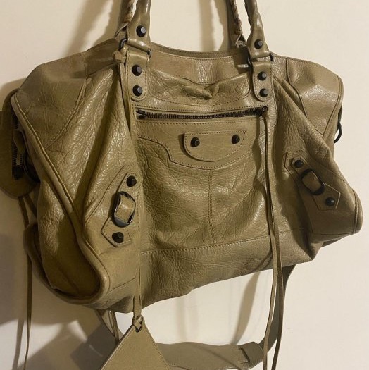 限時特價✅好裝 超美色 大款 日常 旅行包  巴黎世家 機車包 真品 容量大 Balenciaga 奶茶色 大地色 包美 好搭 容量有 經典包款-1