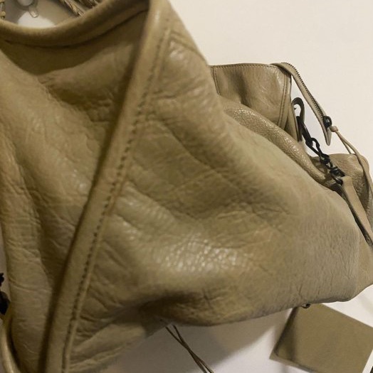 限時特價✅好裝 超美色 大款 日常 旅行包  巴黎世家 機車包 真品 容量大 Balenciaga 奶茶色 大地色 包美 好搭 容量有 經典包款-3