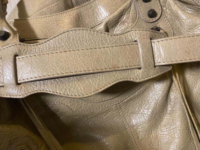 限時特價✅好裝 超美色 大款 日常 旅行包  巴黎世家 機車包 真品 容量大 Balenciaga 奶茶色 大地色 包美 好搭 容量有 經典包款-7