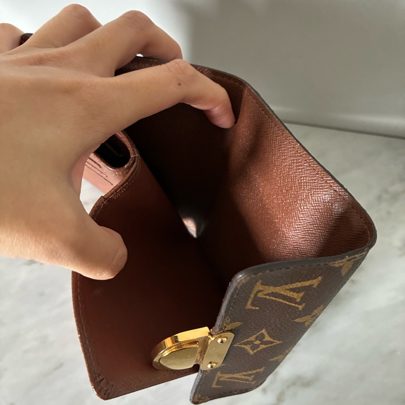 Lv 曼哈頓鎖頭短夾-18