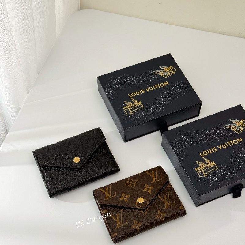 S5259-LV Victorine原花下蓋三折短夾M62472-0