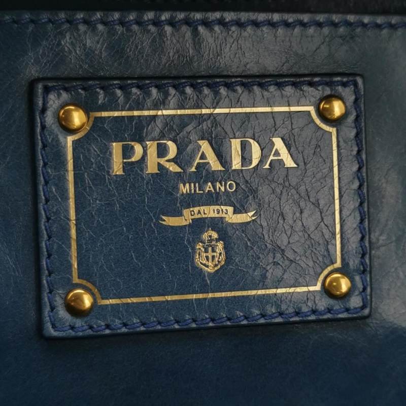 Prada油蠟皮純色字母Logo斜挎包單肩包-7