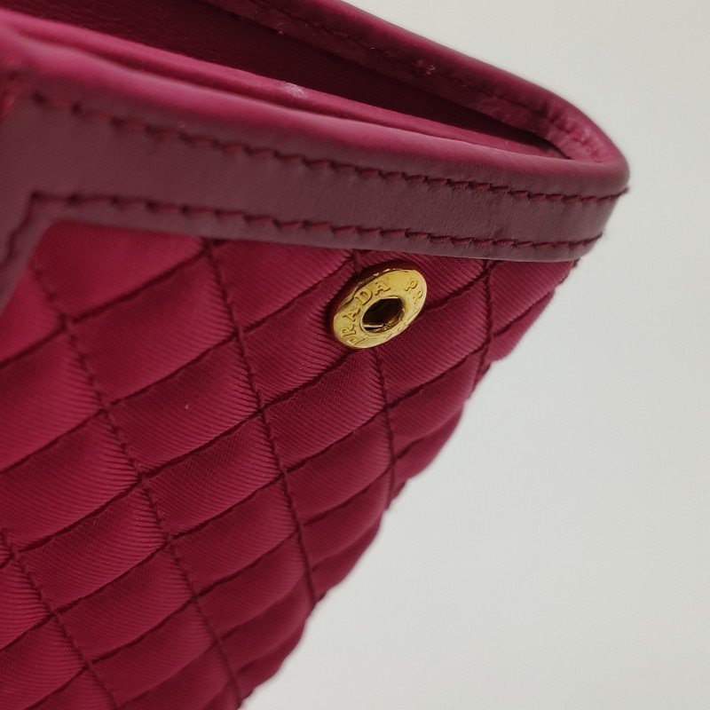 Prada牛皮尼龍布菱格絎縫字母Logo斜挎包單肩包-9