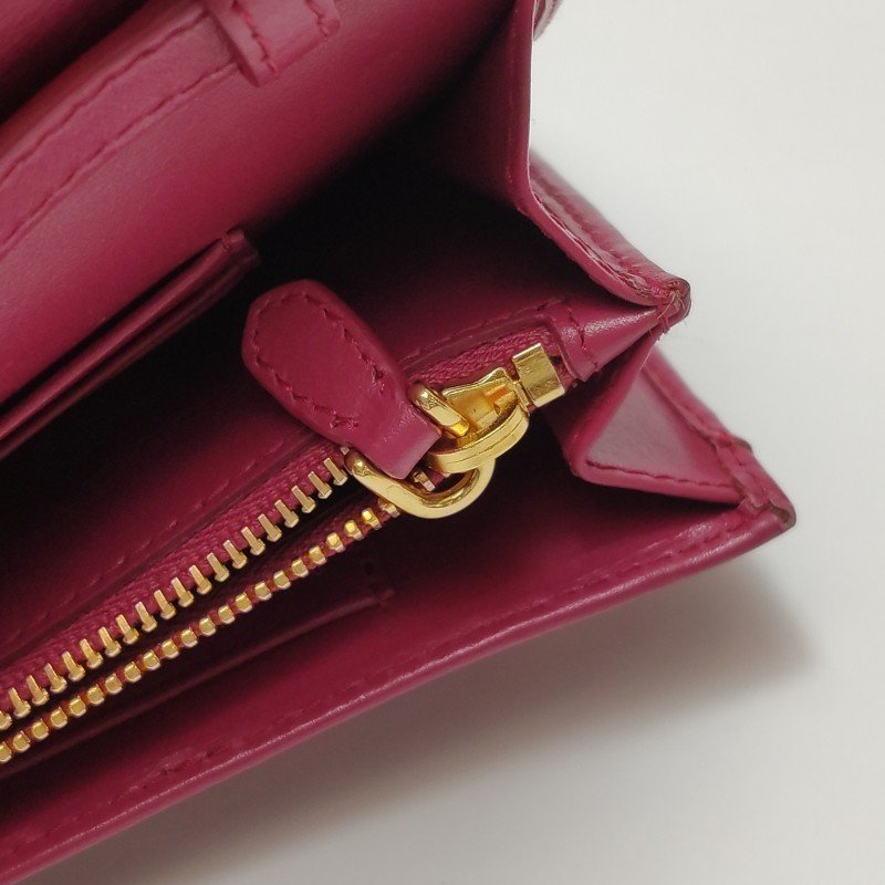 Prada牛皮尼龍布菱格絎縫字母Logo斜挎包單肩包-10