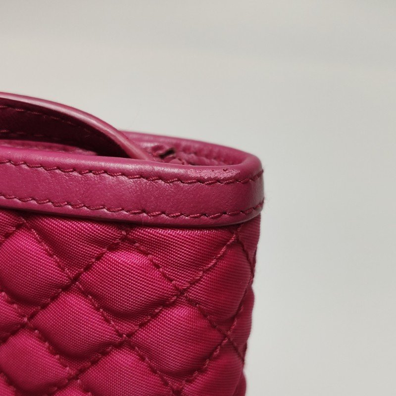 Prada牛皮尼龍布菱格絎縫字母Logo斜挎包單肩包-12