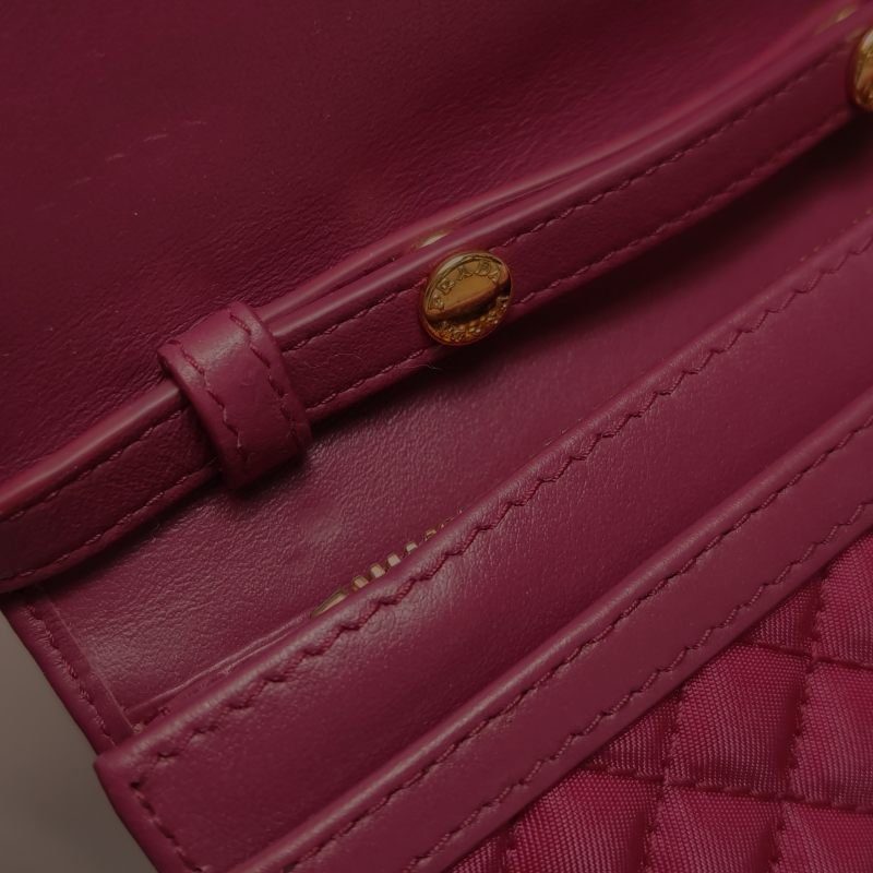 Prada牛皮尼龍布菱格絎縫字母Logo斜挎包單肩包-13