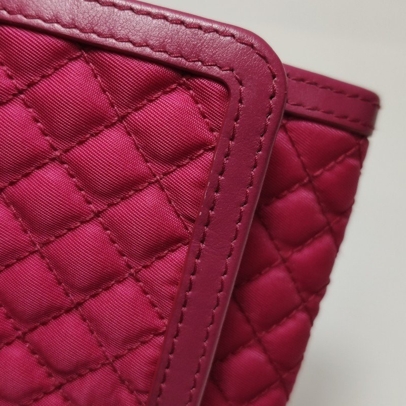 Prada牛皮尼龍布菱格絎縫字母Logo斜挎包單肩包-14