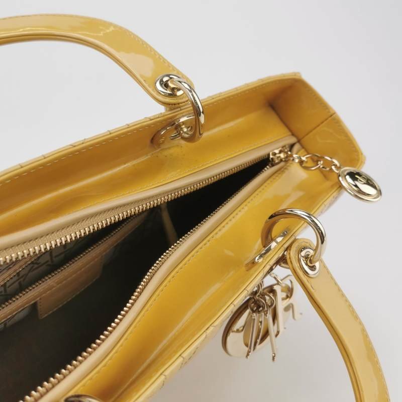 Dior Lady Dior戴妃包大號漆皮藤格紋字母Logo吊飾單肩包-6