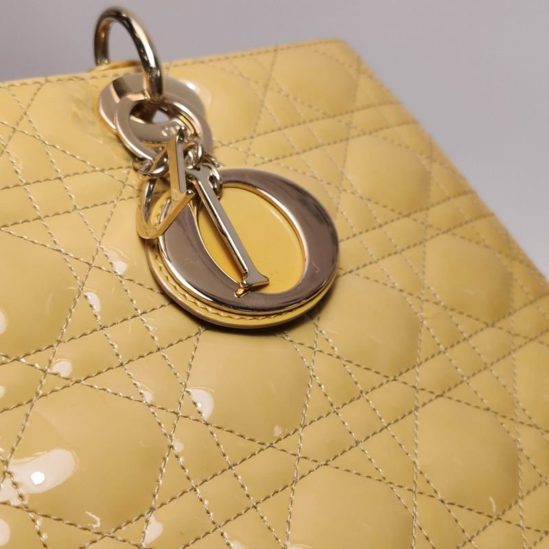 Dior Lady Dior戴妃包大號漆皮藤格紋字母Logo吊飾單肩包-14