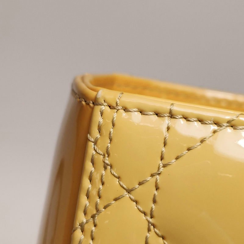 Dior Lady Dior戴妃包大號漆皮藤格紋字母Logo吊飾單肩包-16