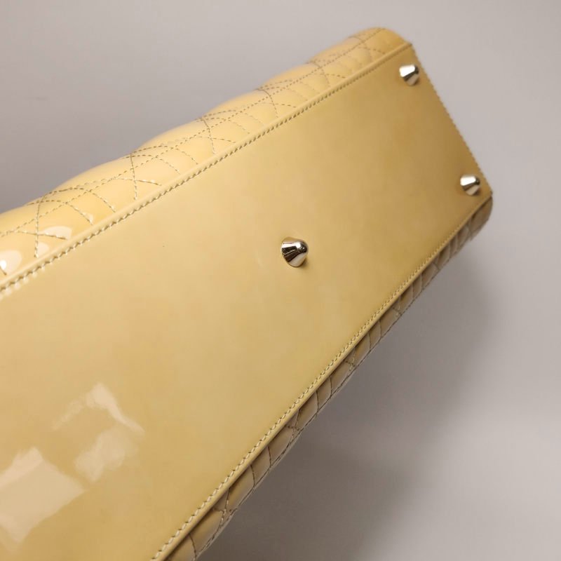 Dior Lady Dior戴妃包大號漆皮藤格紋字母Logo吊飾單肩包-21