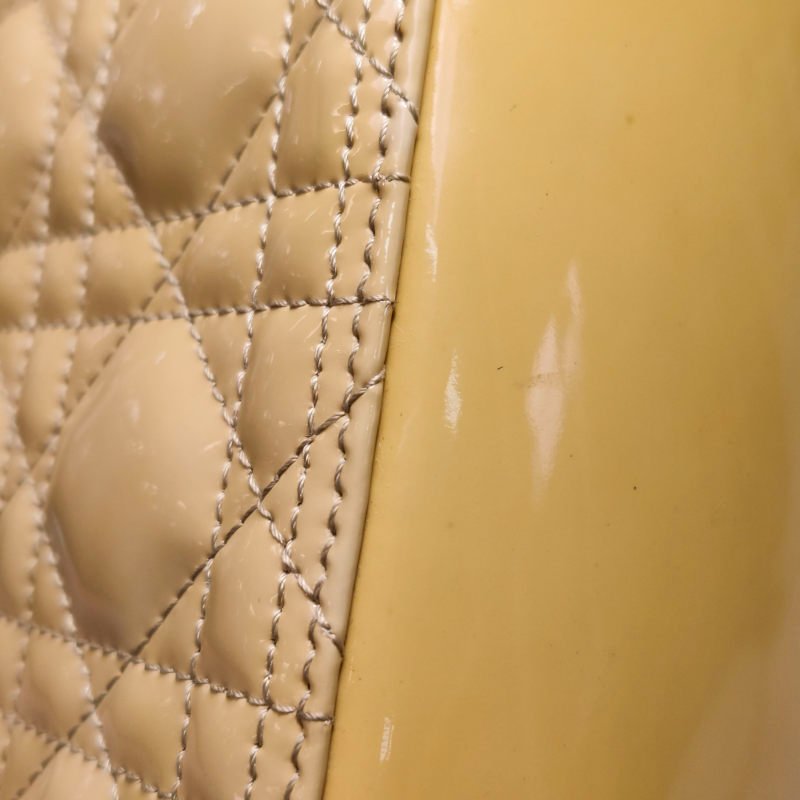 Dior Lady Dior戴妃包大號漆皮藤格紋字母Logo吊飾單肩包-23