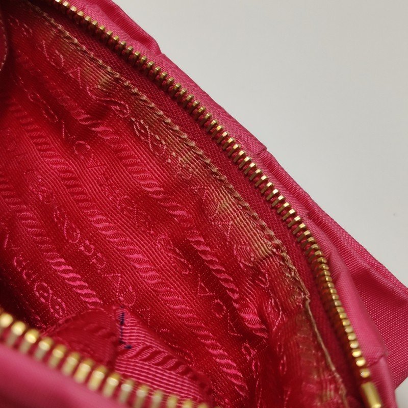 Prada羊皮尼龍布純色蝴蝶結裝飾字母logo手拿包-7