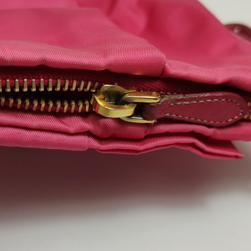 Prada羊皮尼龍布純色蝴蝶結裝飾字母logo手拿包-9