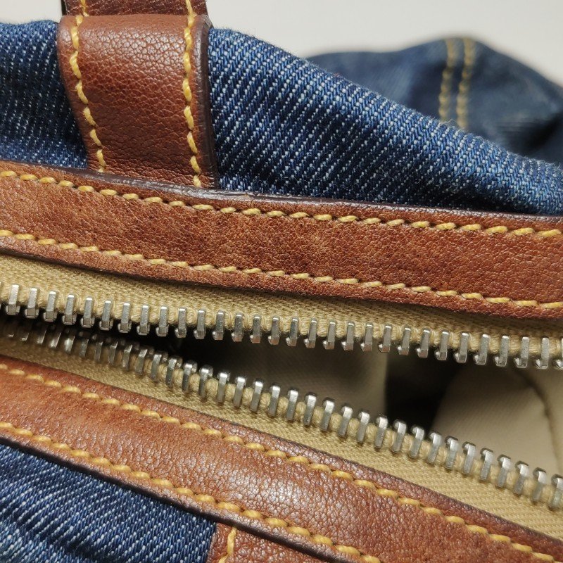 Miu Miu羊皮帆布拼色Logo吊飾拉鏈單肩包-14