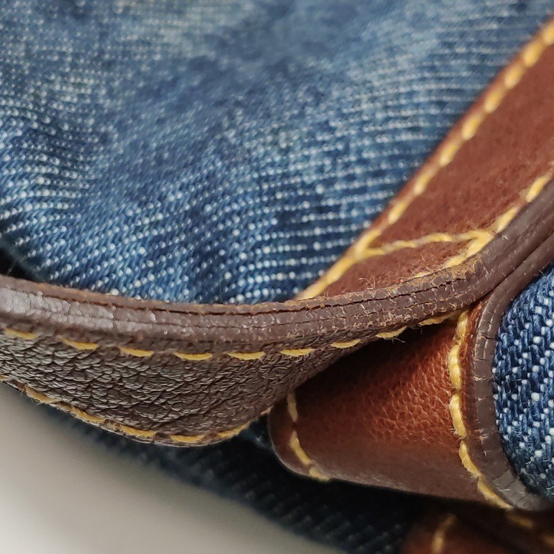 Miu Miu羊皮帆布拼色Logo吊飾拉鏈單肩包-16