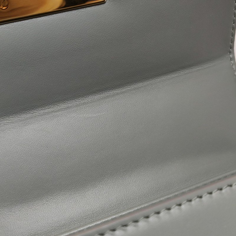 Dior 30 Montaigne蒙田包迷你牛皮純色CD標誌斜挎包單肩包-14