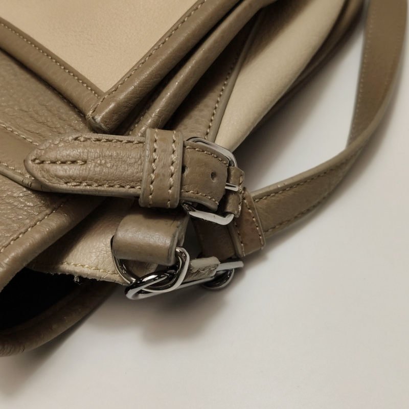 Loewe牛皮拼色logo標識金屬扣斜挎包單肩包-14