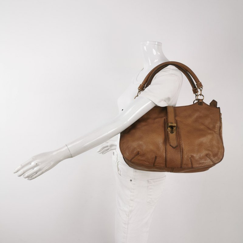 Burberry牛皮純色字母logo金屬扣單肩包-1