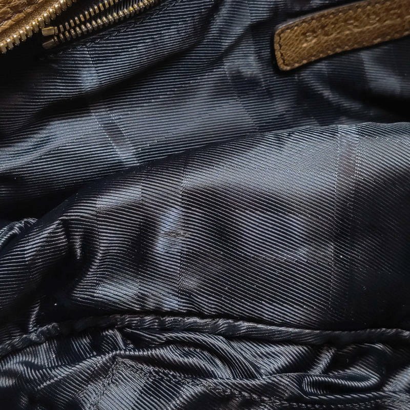 Burberry牛皮純色字母logo金屬扣單肩包-8