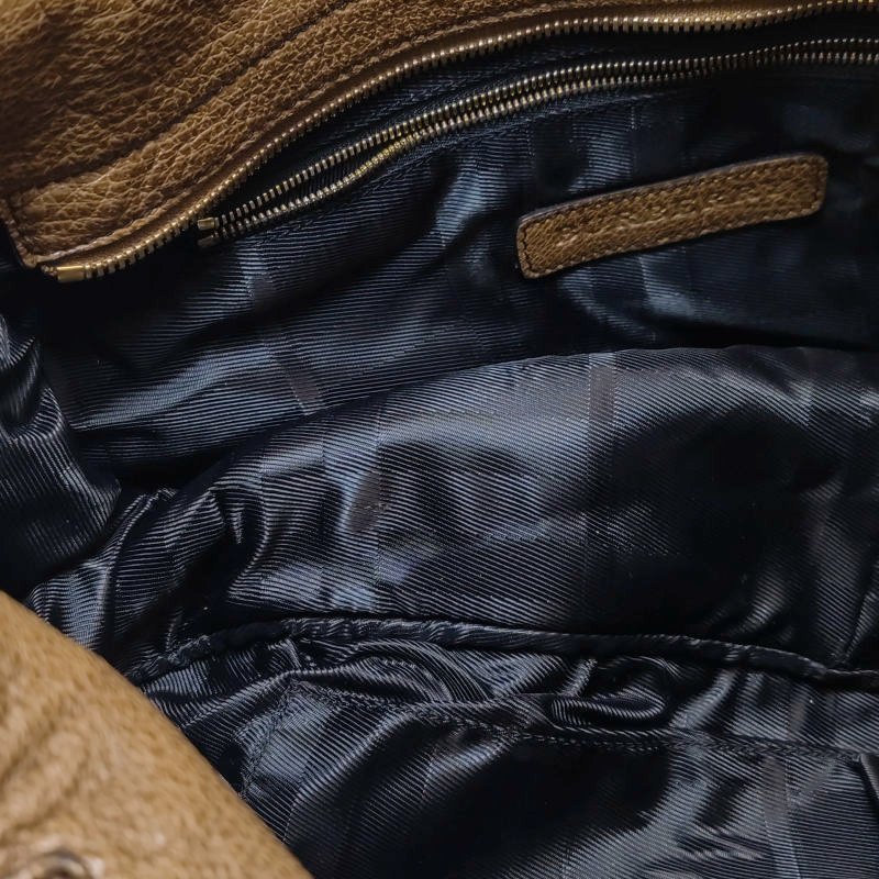 Burberry牛皮純色字母logo金屬扣單肩包-9