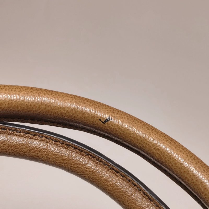 Burberry牛皮純色字母logo金屬扣單肩包-12