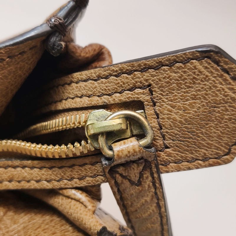 Burberry牛皮純色字母logo金屬扣單肩包-13