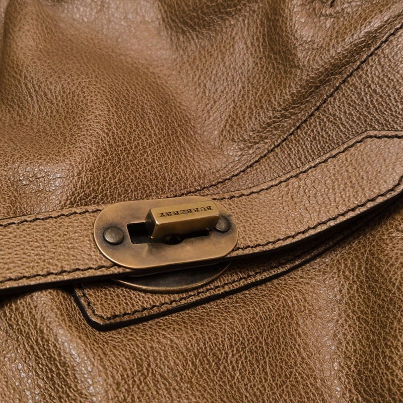 Burberry牛皮純色字母logo金屬扣單肩包-14