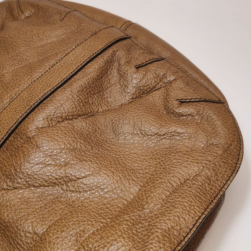 Burberry牛皮純色字母logo金屬扣單肩包-18