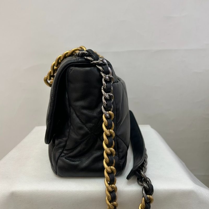 Chanel 黑羊皮金釦 19包30公分-3