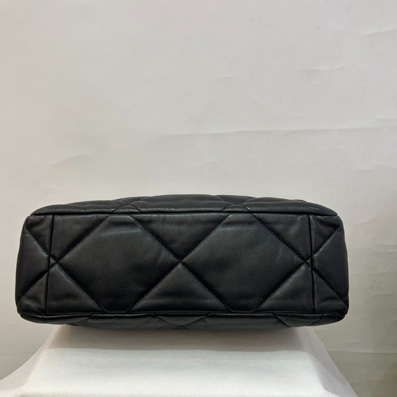 Chanel 黑羊皮金釦 19包30公分-4