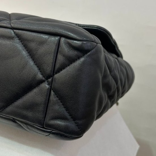 Chanel 黑羊皮金釦 19包30公分-5