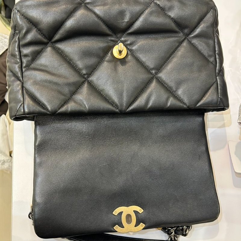 Chanel 黑羊皮金釦 19包30公分-7