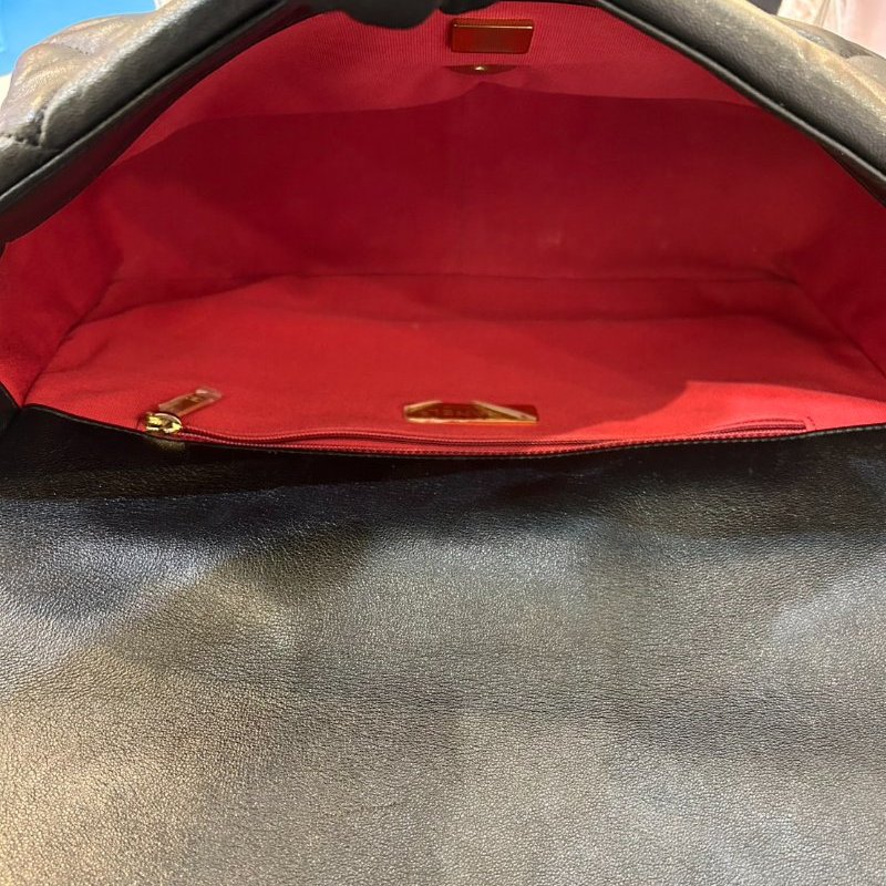 Chanel 黑羊皮金釦 19包30公分-8