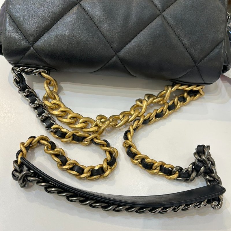 Chanel 黑羊皮金釦 19包30公分-9
