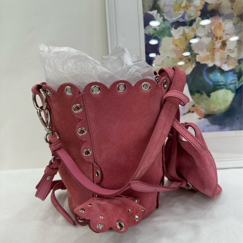 MiuMiu/繆繆 花朵水桶包 玫粉紅色 麂皮材質 尺寸約14*21*14cm-4