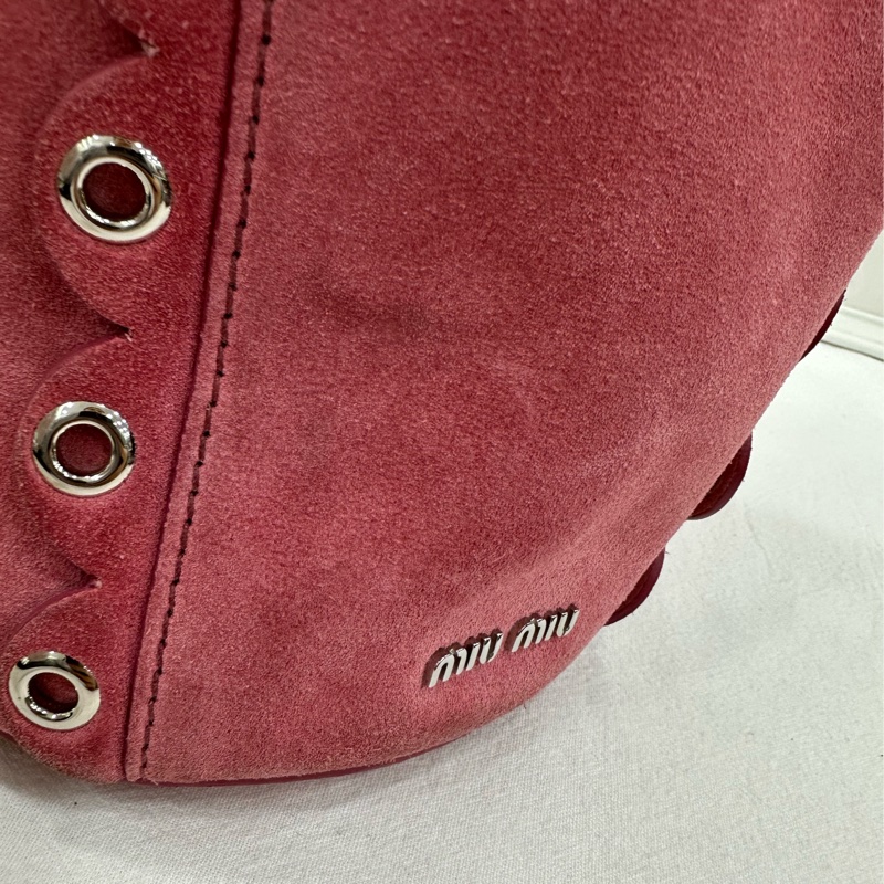 MiuMiu/繆繆 花朵水桶包 玫粉紅色 麂皮材質 尺寸約14*21*14cm-6