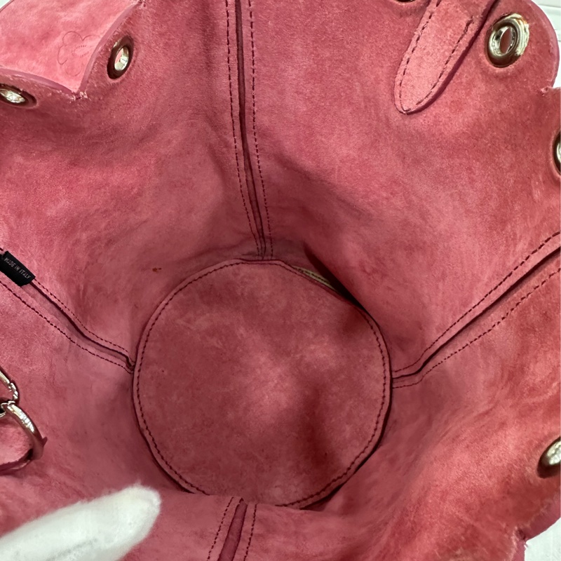 MiuMiu/繆繆 花朵水桶包 玫粉紅色 麂皮材質 尺寸約14*21*14cm-7